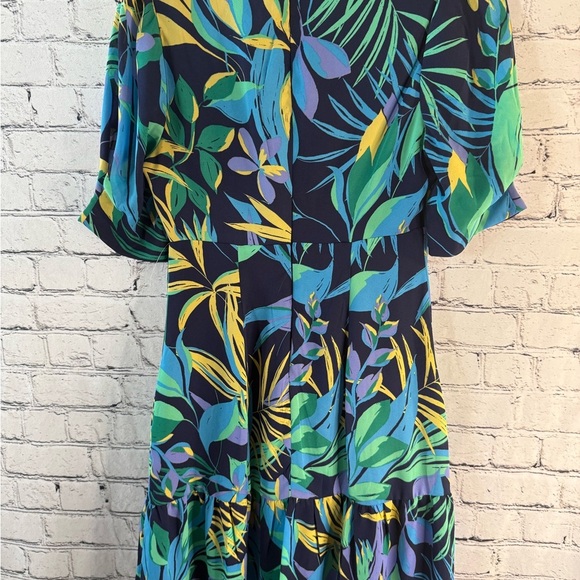 Floral V-Neck Dress - Multicolor - Picture 2 of 3